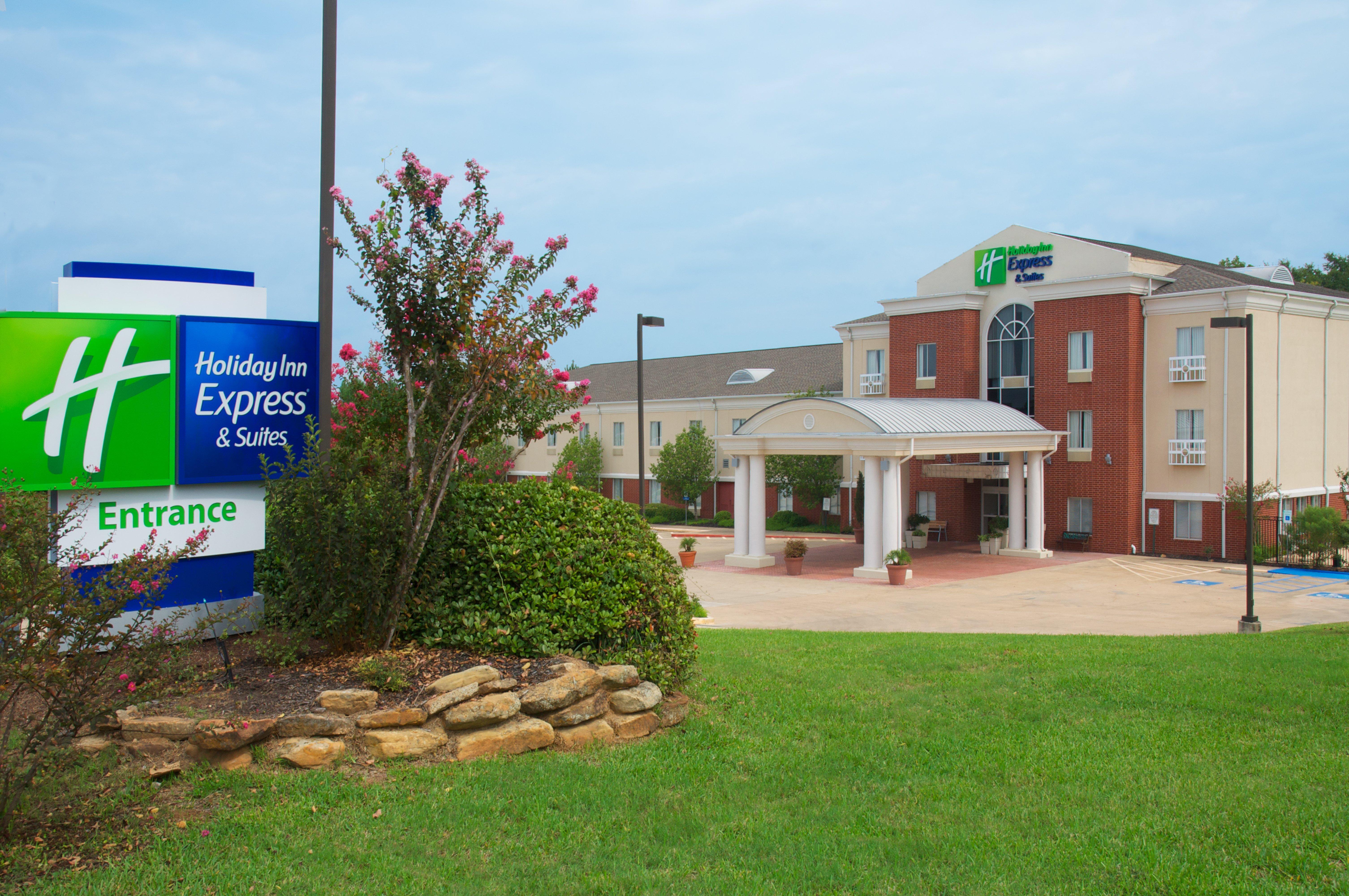 Holiday Inn Express Hotel & Suites Livingston Exterior photo
