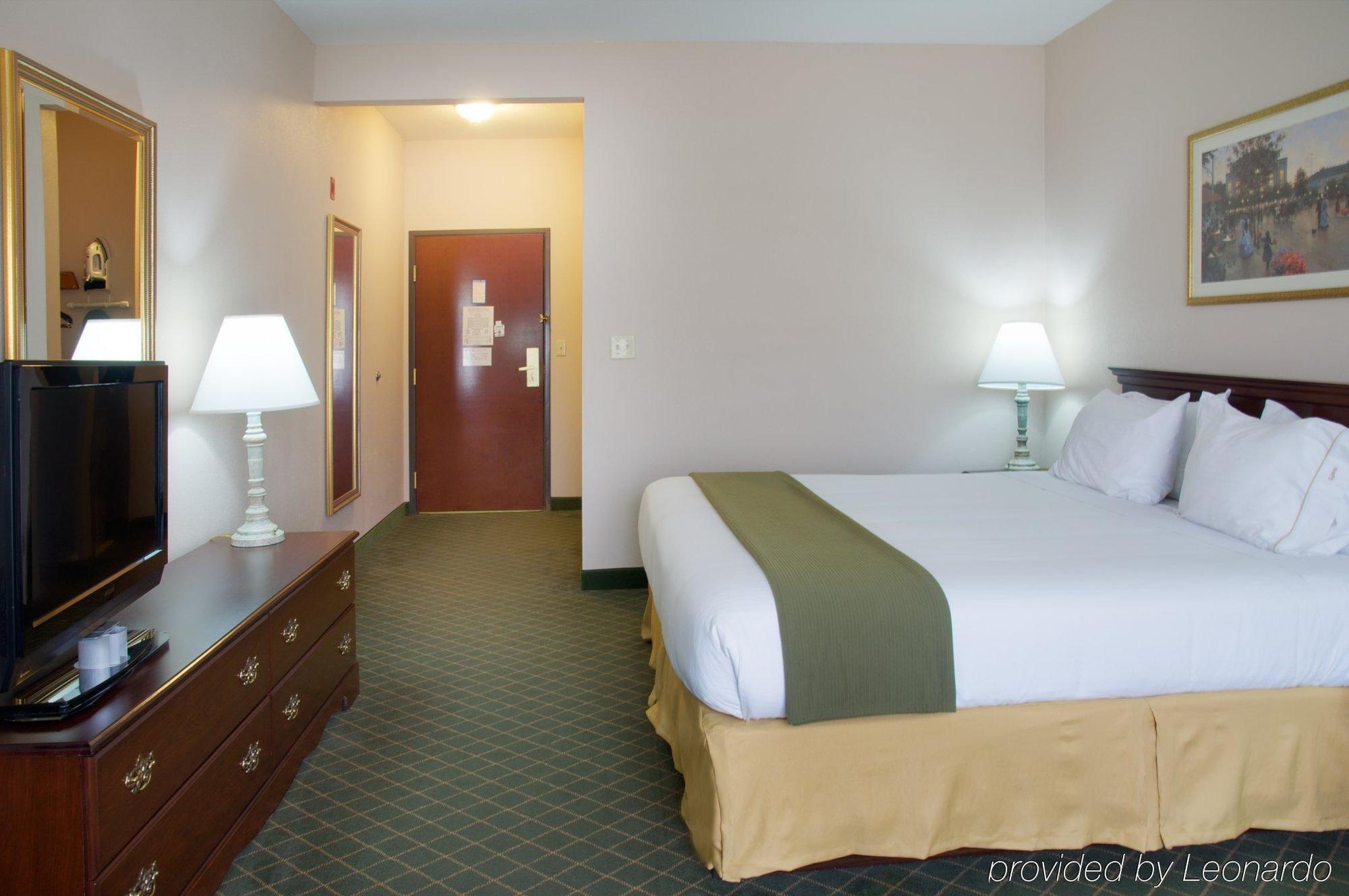 Holiday Inn Express Hotel & Suites Livingston Room photo