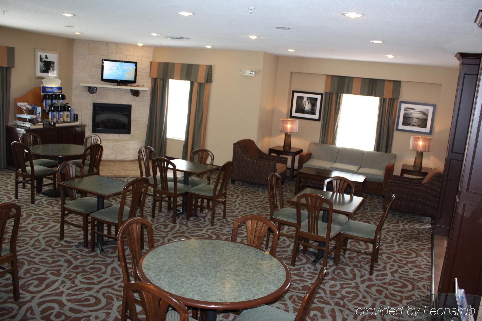 Holiday Inn Express Hotel & Suites Livingston Exterior photo