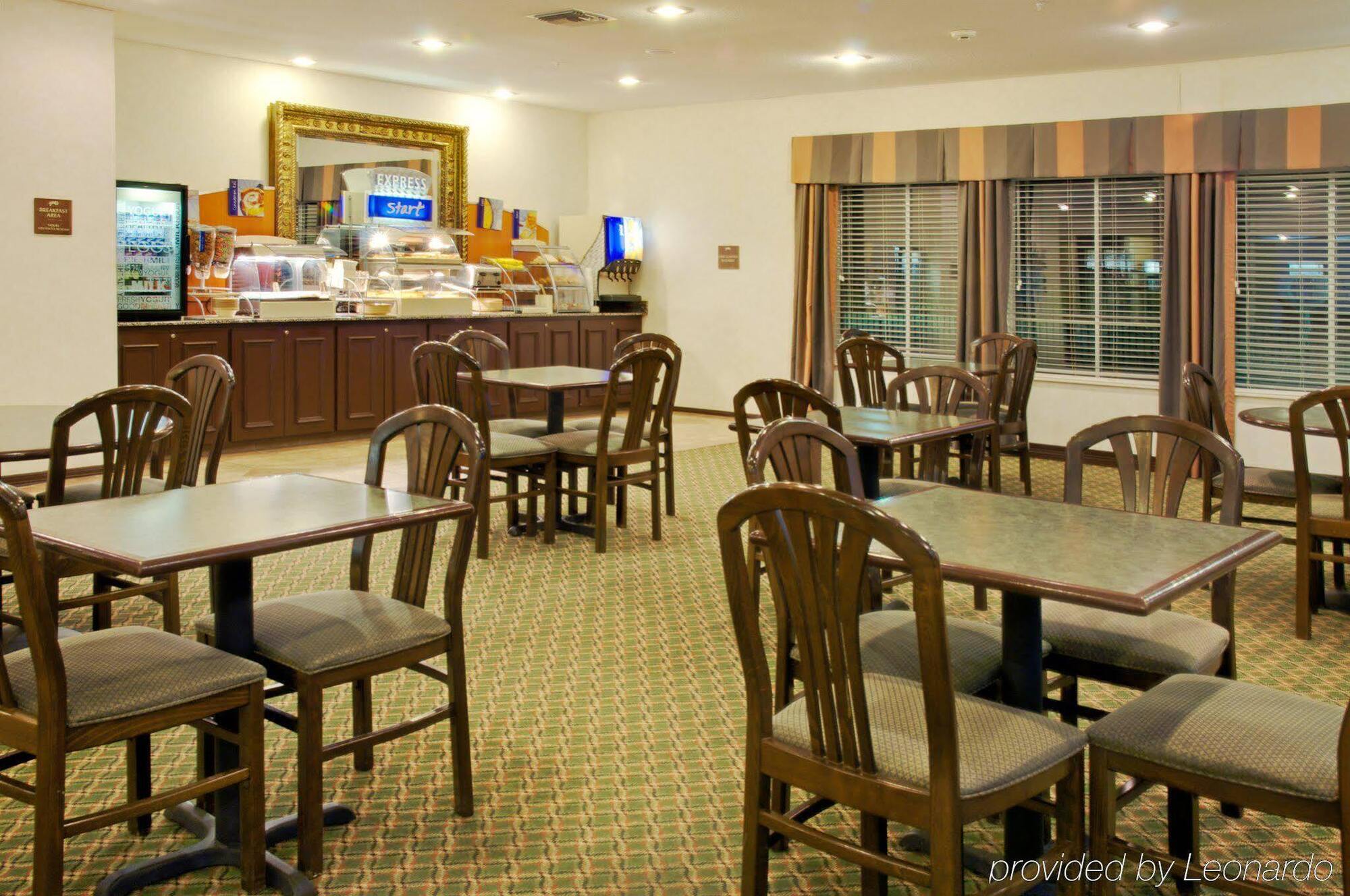 Holiday Inn Express Hotel & Suites Livingston Exterior photo