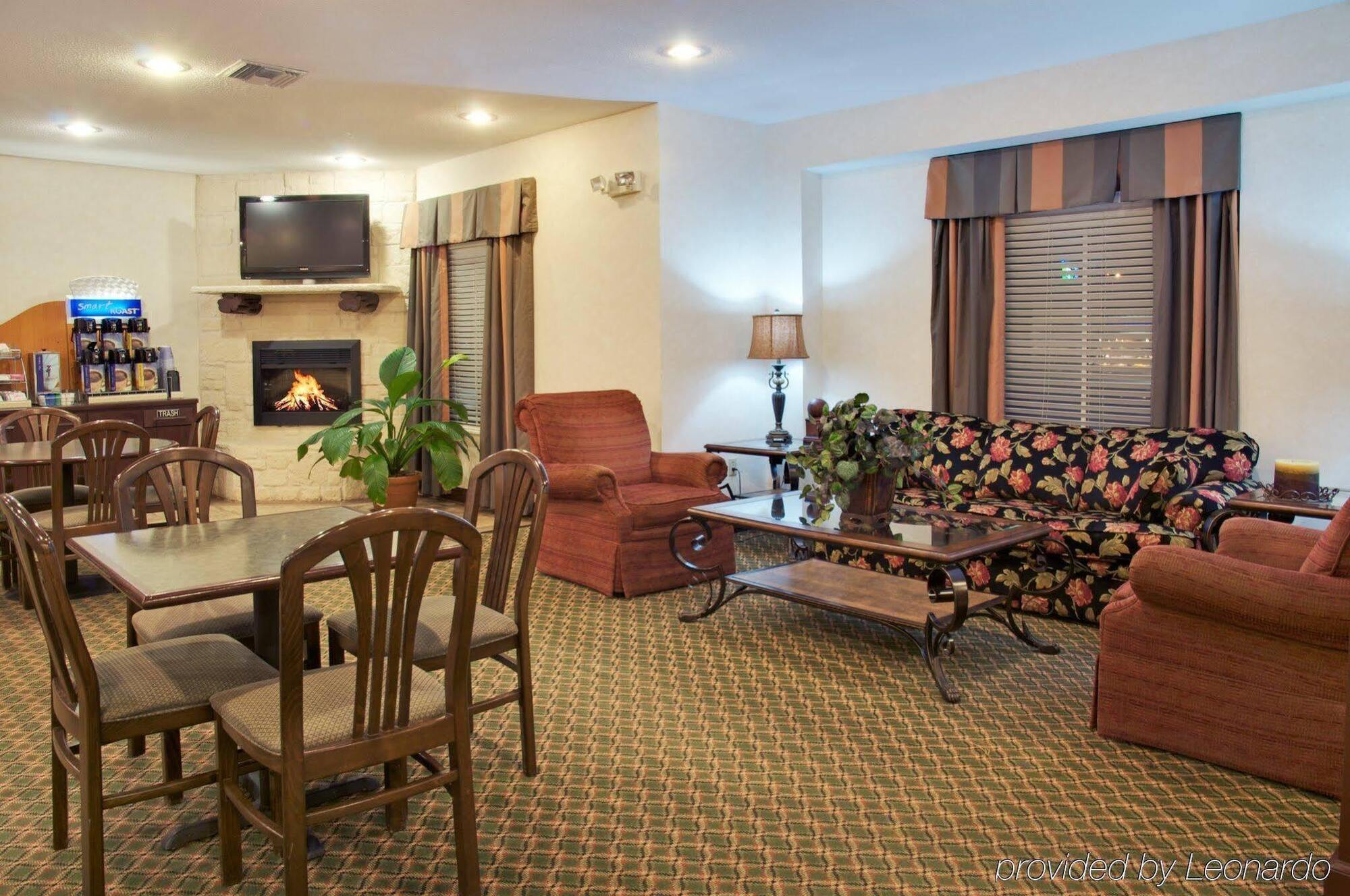 Holiday Inn Express Hotel & Suites Livingston Exterior photo